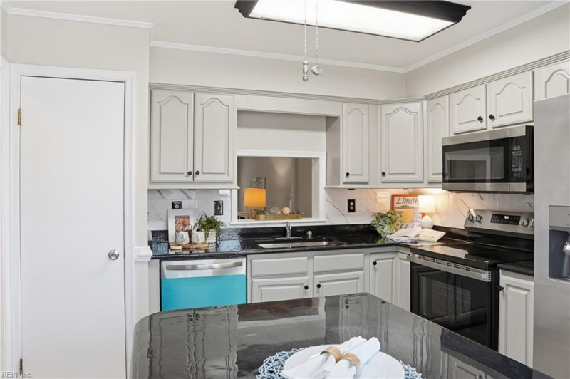 Photo 11 of 31 residential for sale in Virginia Beach virginia