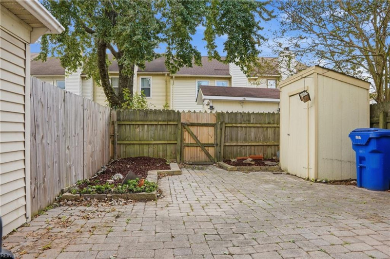 Photo 6 of 31 residential for sale in Virginia Beach virginia