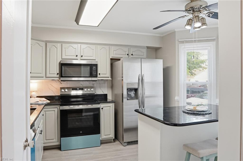 Photo 9 of 31 residential for sale in Virginia Beach virginia