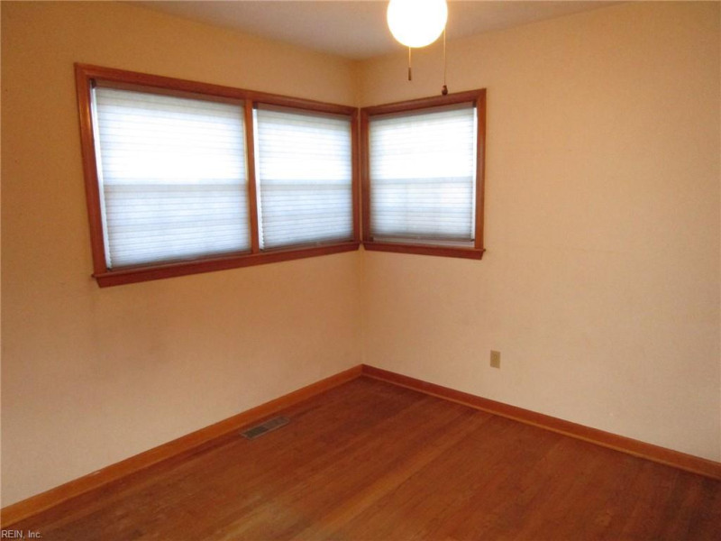 Photo 14 of 22 residential for sale in Hampton virginia