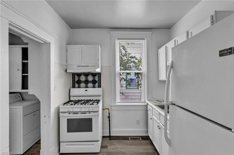 Photo 12 of 44 residential for sale in Norfolk virginia