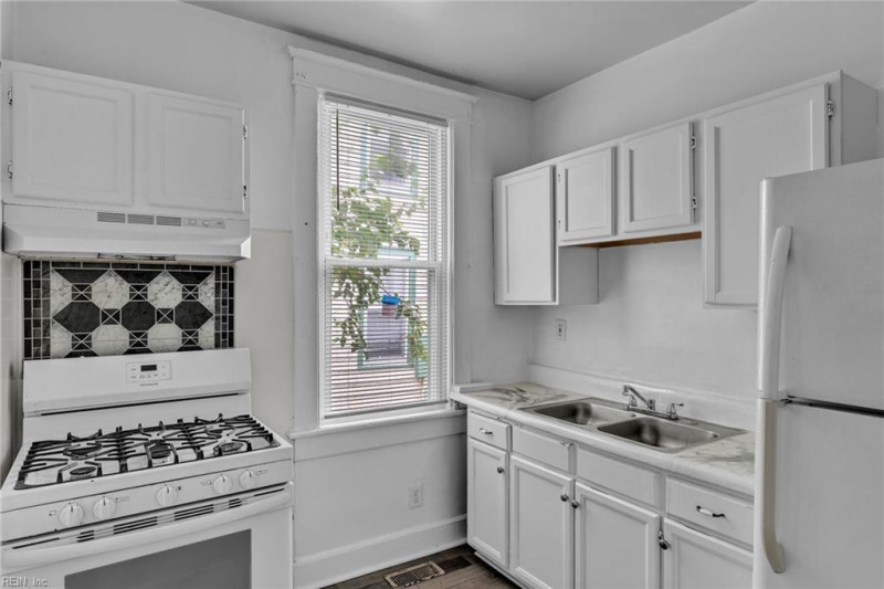 Photo 13 of 44 residential for sale in Norfolk virginia