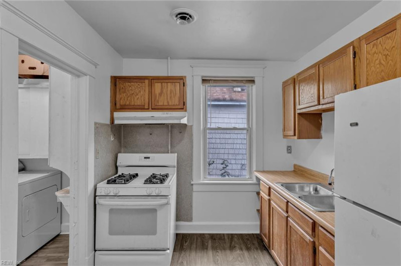 Photo 33 of 44 residential for sale in Norfolk virginia
