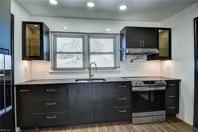Photo 13 of 41 residential for sale in Virginia Beach virginia