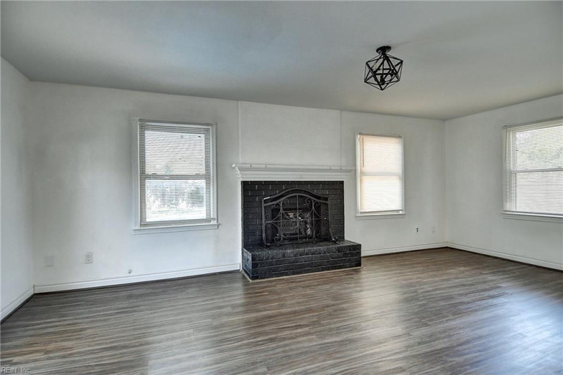Photo 4 of 41 residential for sale in Virginia Beach virginia