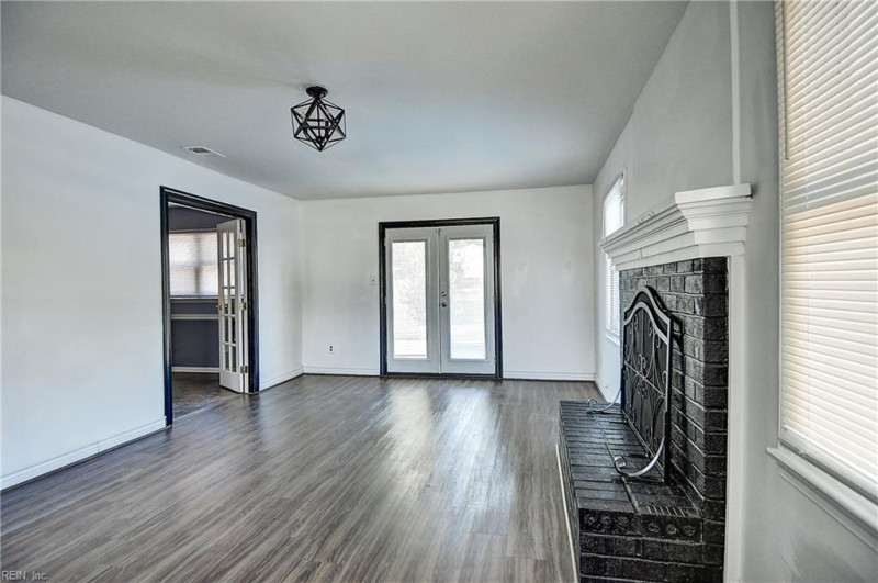 Photo 5 of 41 residential for sale in Virginia Beach virginia