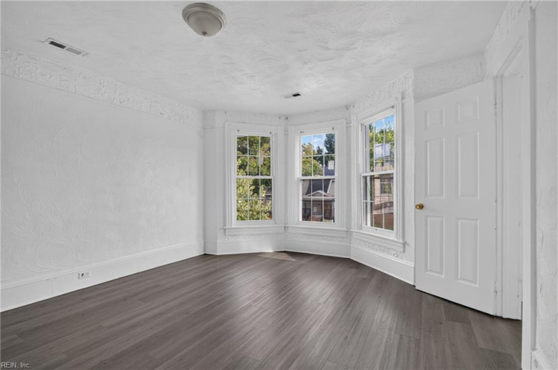 Photo 34 of 40 residential for sale in Newport News virginia