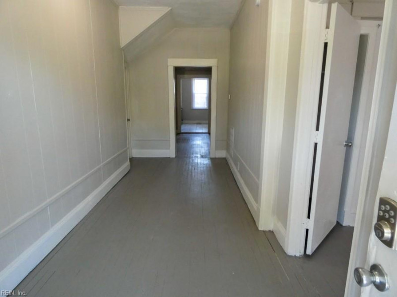 Photo 3 of 23 residential for sale in Norfolk virginia