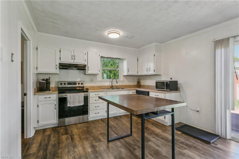 Photo 11 of 31 residential for sale in Newport News virginia