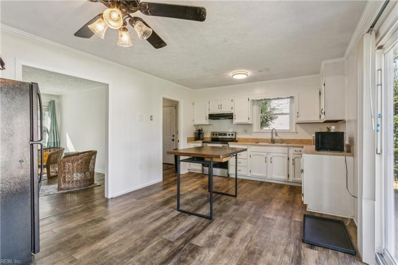 Photo 12 of 31 residential for sale in Newport News virginia