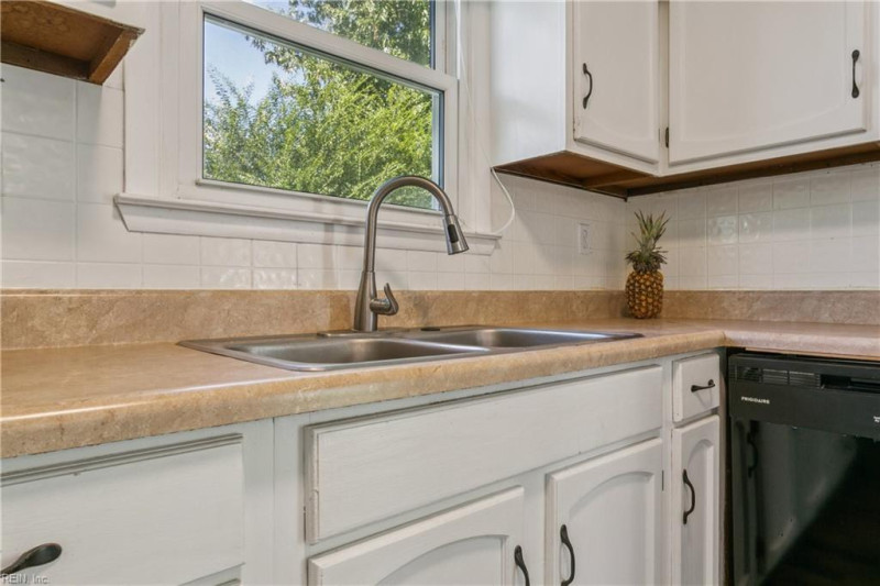 Photo 14 of 31 residential for sale in Newport News virginia