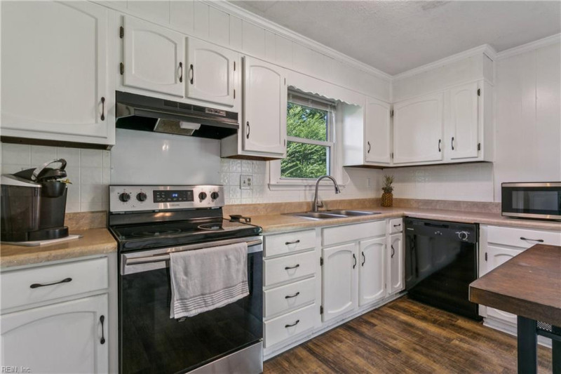 Photo 16 of 31 residential for sale in Newport News virginia