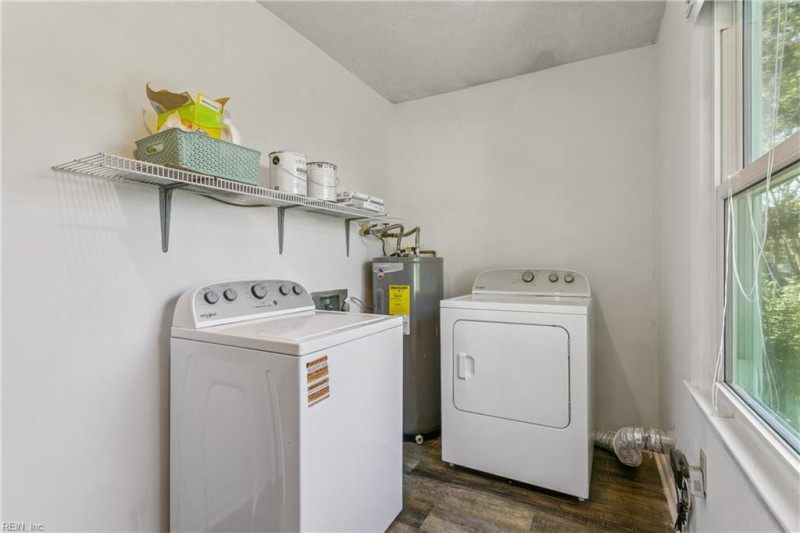 Photo 17 of 31 residential for sale in Newport News virginia