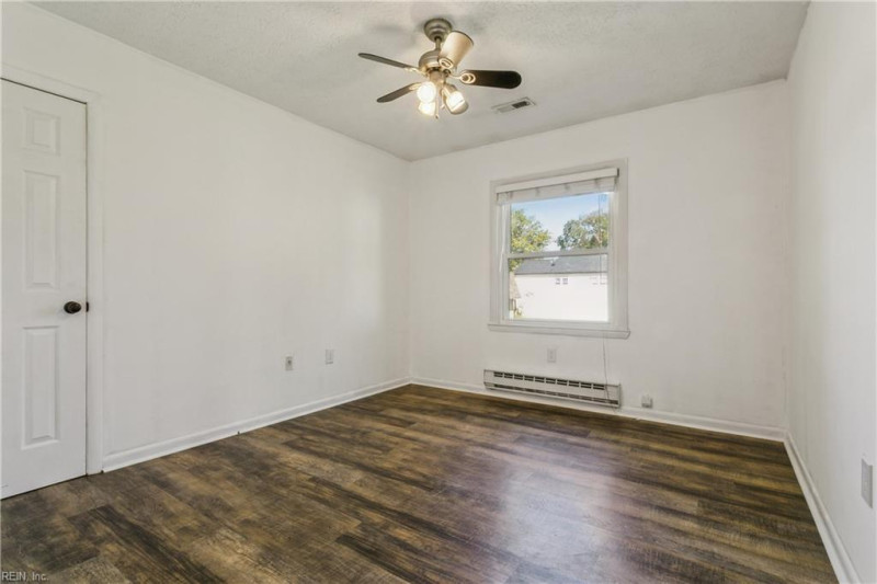 Photo 19 of 31 residential for sale in Newport News virginia