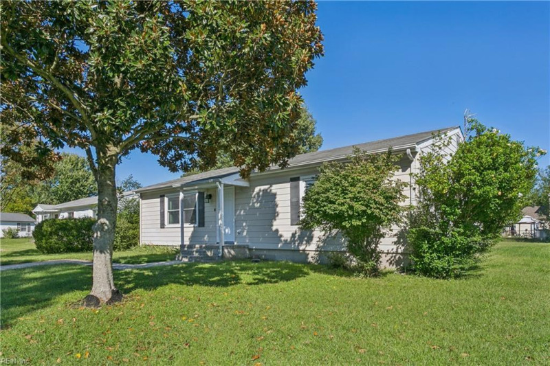 Photo 4 of 31 residential for sale in Newport News virginia