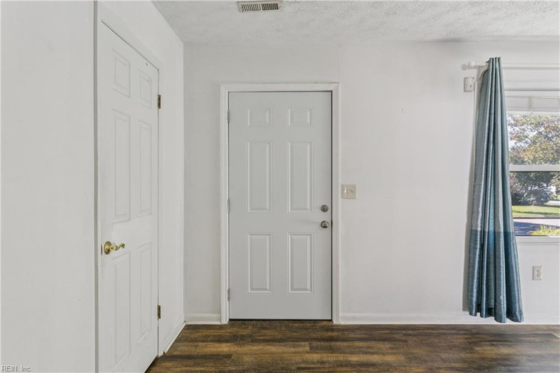 Photo 9 of 31 residential for sale in Newport News virginia