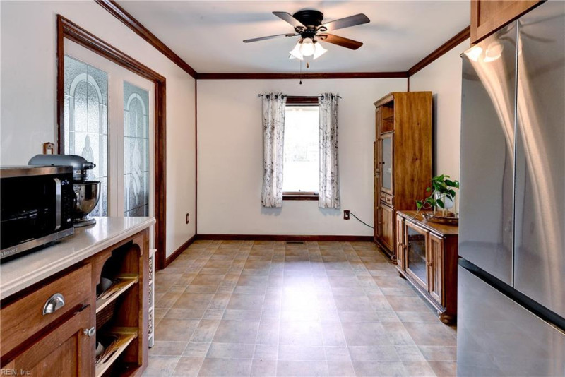 Photo 11 of 37 residential for sale in York County virginia