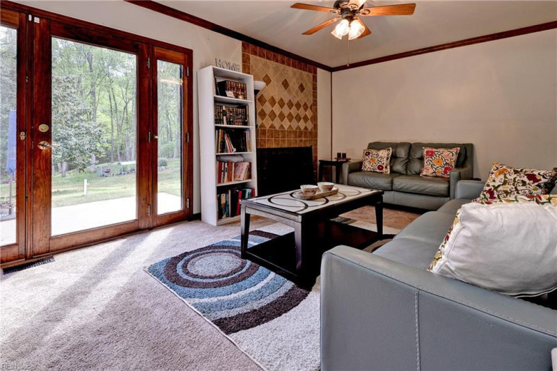 Photo 13 of 37 residential for sale in York County virginia