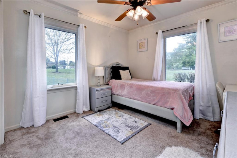 Photo 17 of 37 residential for sale in York County virginia