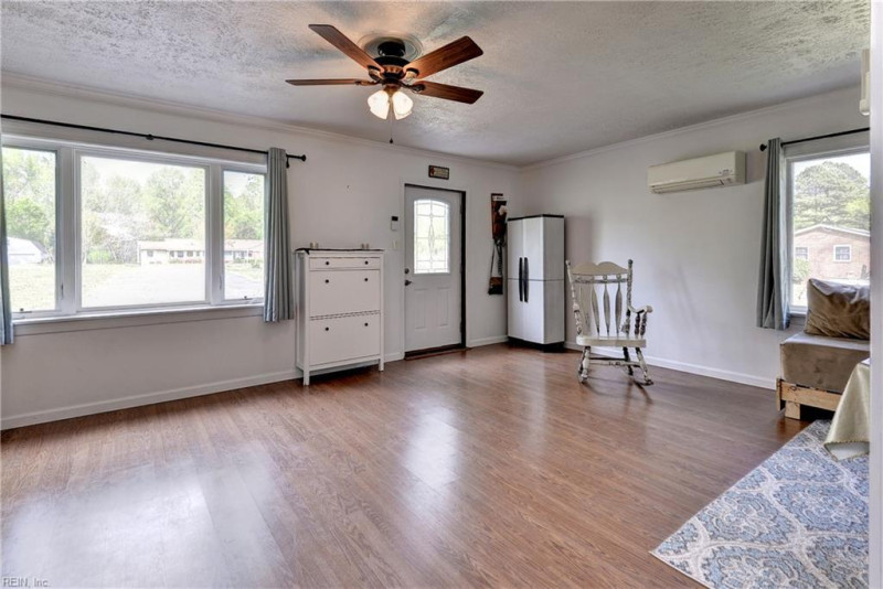 Photo 20 of 37 residential for sale in York County virginia