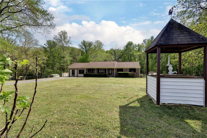Photo 25 of 37 residential for sale in York County virginia
