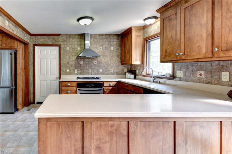 Photo 7 of 37 residential for sale in York County virginia