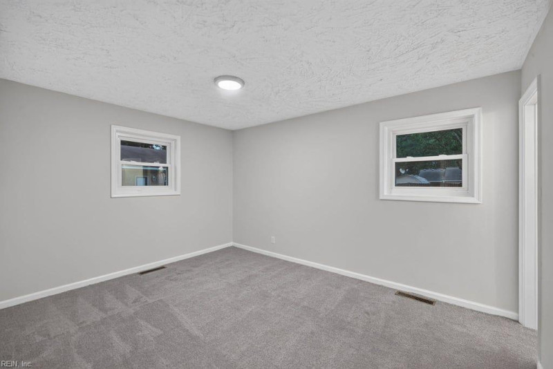 Photo 11 of 28 residential for sale in Portsmouth virginia