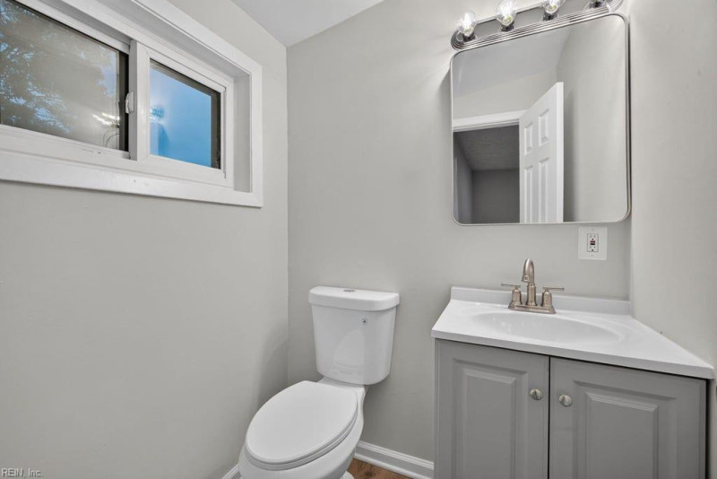 Photo 13 of 28 residential for sale in Portsmouth virginia