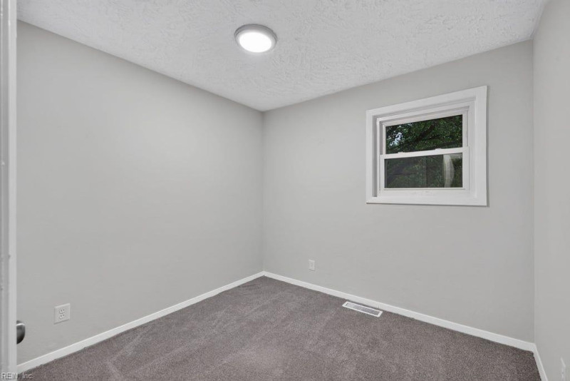 Photo 16 of 28 residential for sale in Portsmouth virginia