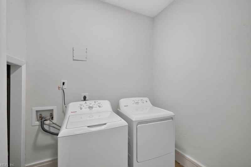 Photo 21 of 28 residential for sale in Portsmouth virginia