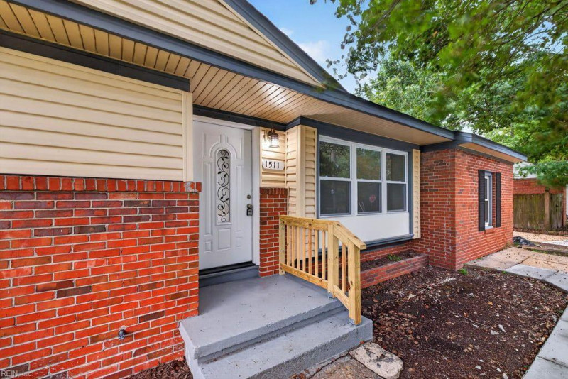 Photo 3 of 28 residential for sale in Portsmouth virginia