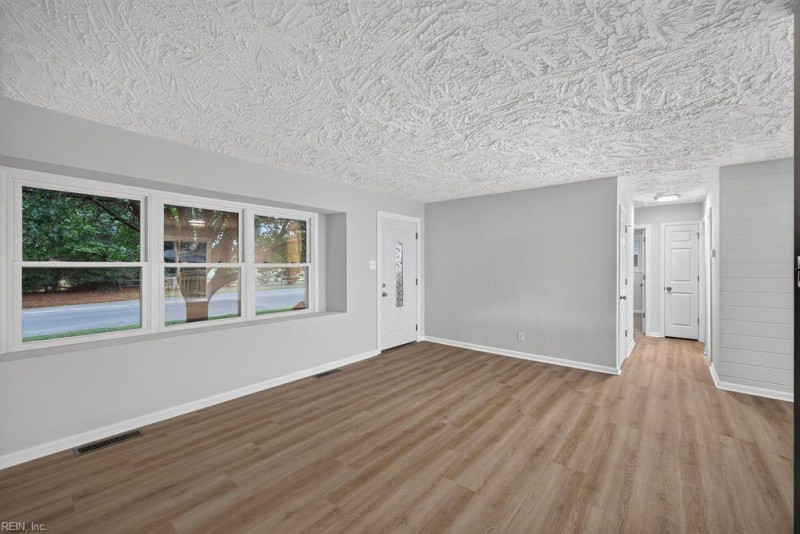 Photo 6 of 28 residential for sale in Portsmouth virginia