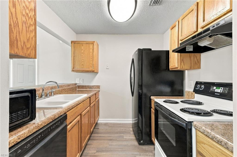 Photo 6 of 19 residential for sale in Newport News virginia