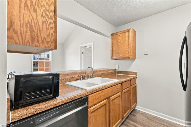 Photo 7 of 19 residential for sale in Newport News virginia