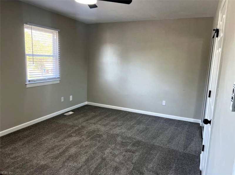 Photo 11 of 18 residential for sale in Chesapeake virginia