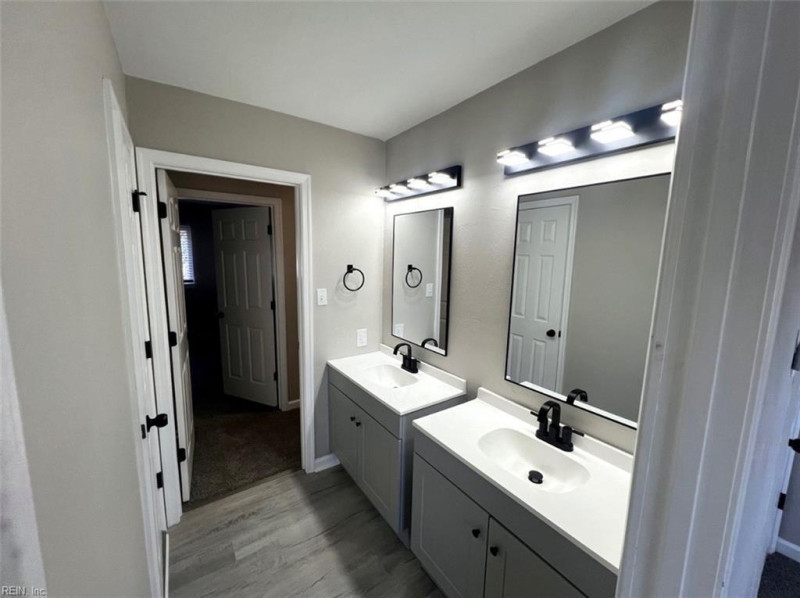 Photo 12 of 18 residential for sale in Chesapeake virginia