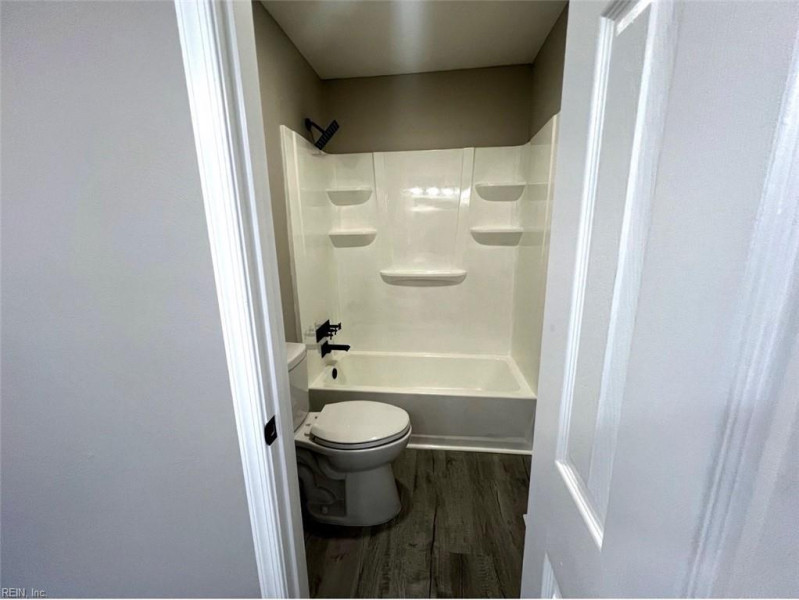 Photo 13 of 18 residential for sale in Chesapeake virginia