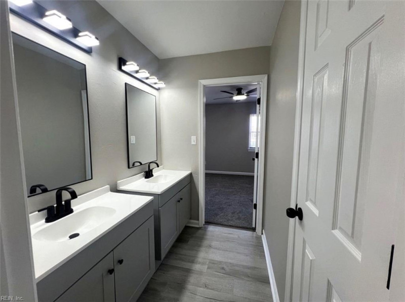 Photo 15 of 18 residential for sale in Chesapeake virginia