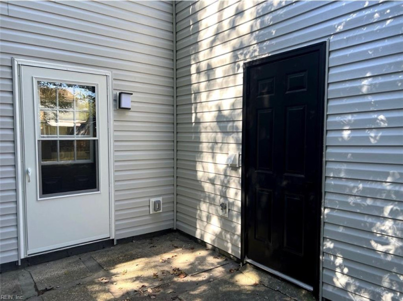 Photo 17 of 18 residential for sale in Chesapeake virginia
