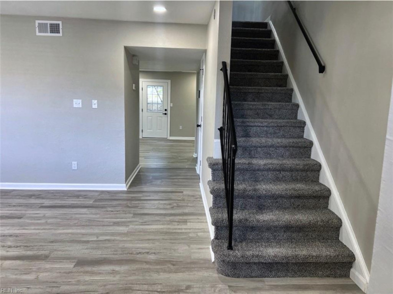 Photo 4 of 18 residential for sale in Chesapeake virginia