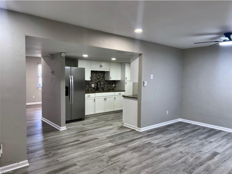 Photo 5 of 18 residential for sale in Chesapeake virginia