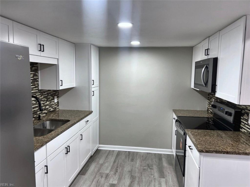 Photo 6 of 18 residential for sale in Chesapeake virginia