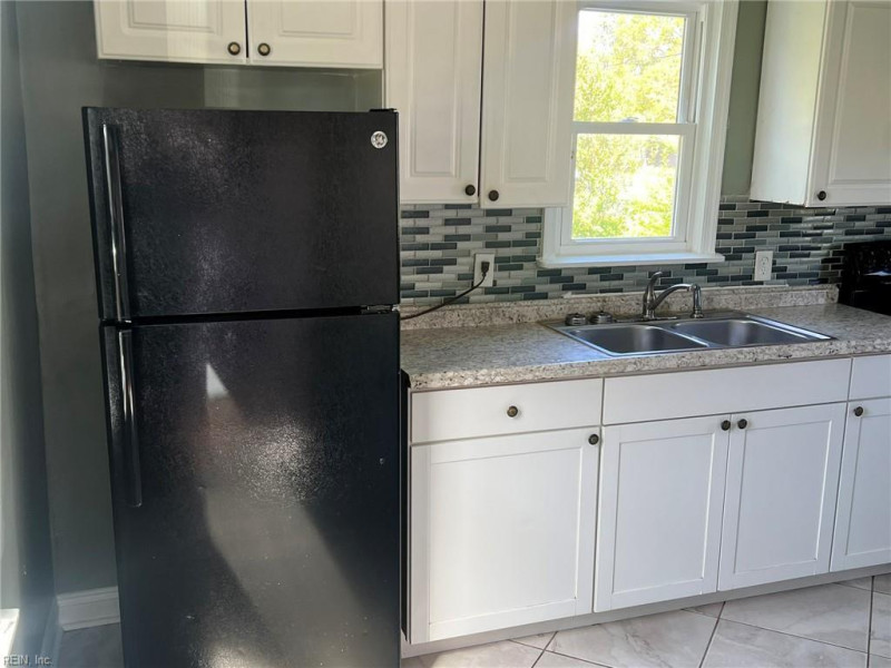 Photo 3 of 20 residential for sale in Portsmouth virginia