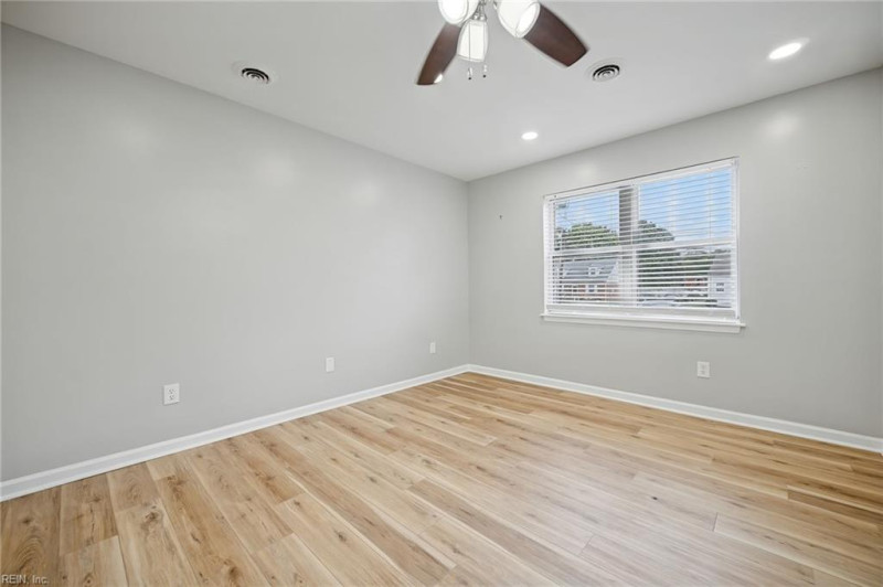 Photo 12 of 40 residential for sale in Poquoson virginia Photo 12 of 40 residential for sale in Poquoson virginia