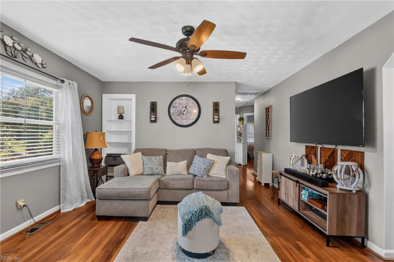 Photo 17 of 41 residential for sale in Norfolk virginia