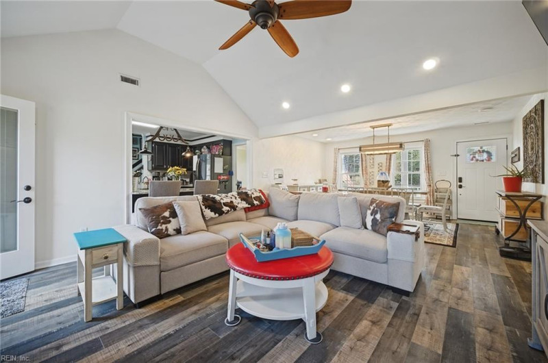 Photo 12 of 49 residential for sale in Chesapeake virginia