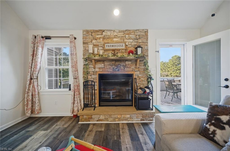 Photo 13 of 49 residential for sale in Chesapeake virginia