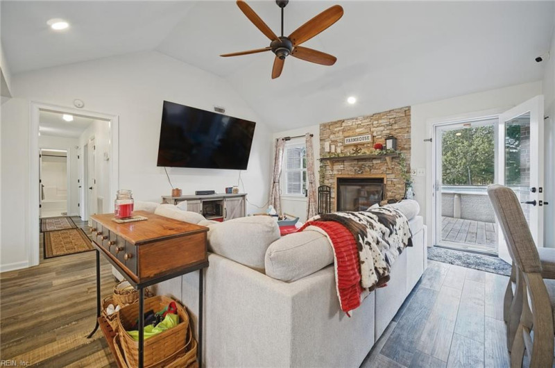 Photo 15 of 49 residential for sale in Chesapeake virginia