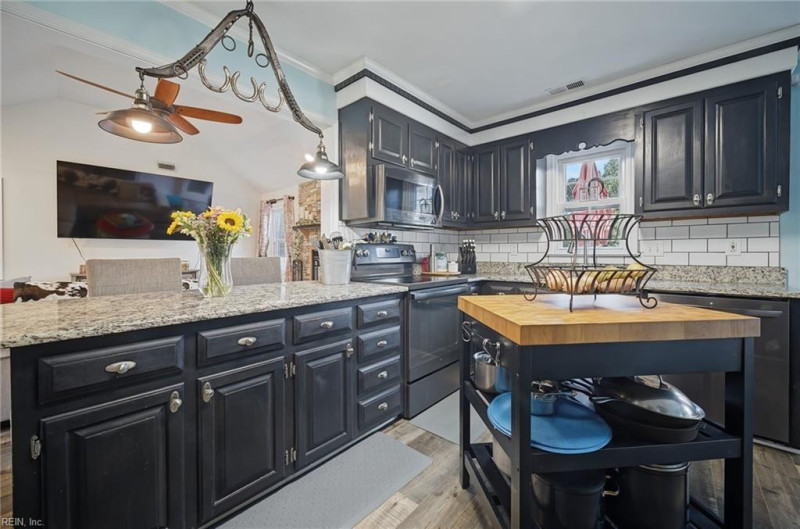 Photo 20 of 49 residential for sale in Chesapeake virginia