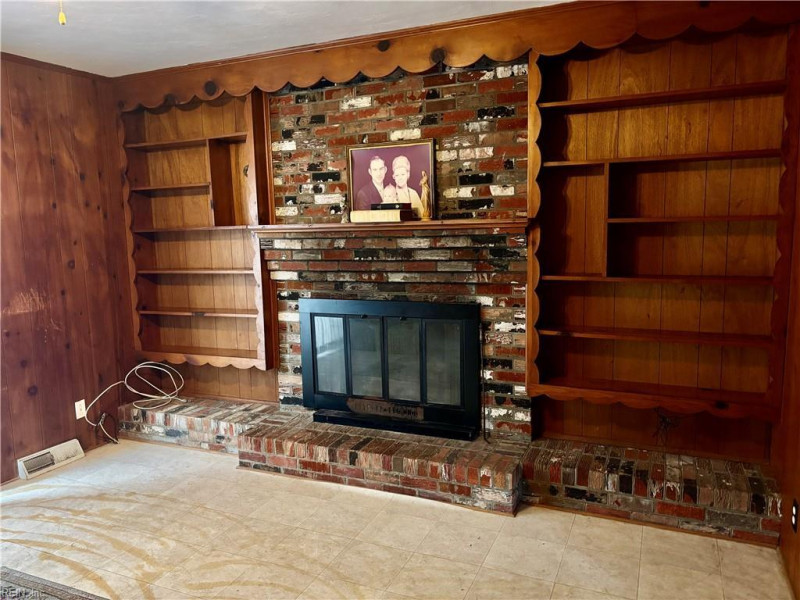 Photo 3 of 7 residential for sale in Virginia Beach virginia
